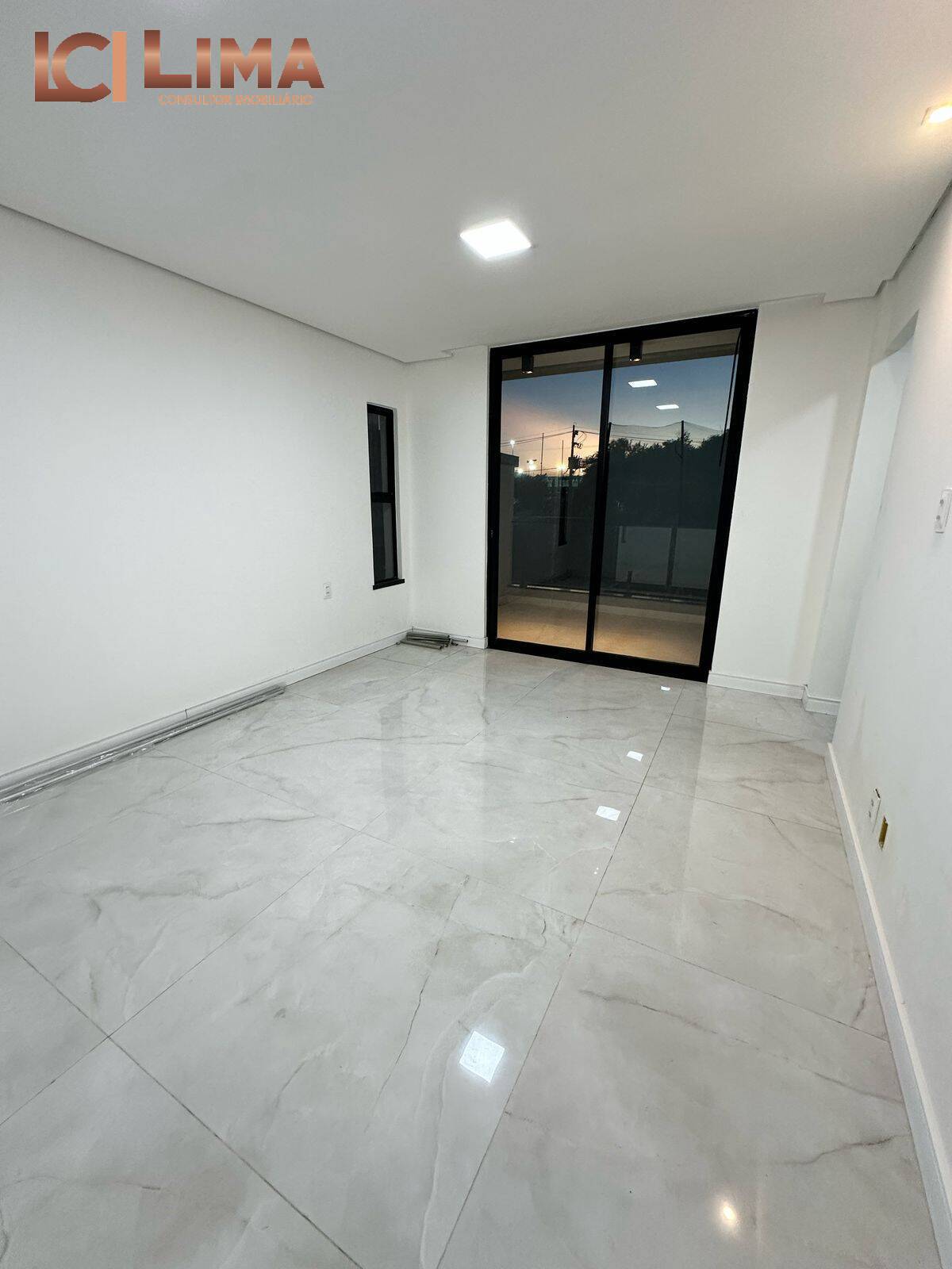Casa à venda com 4 quartos, 339m² - Foto 9