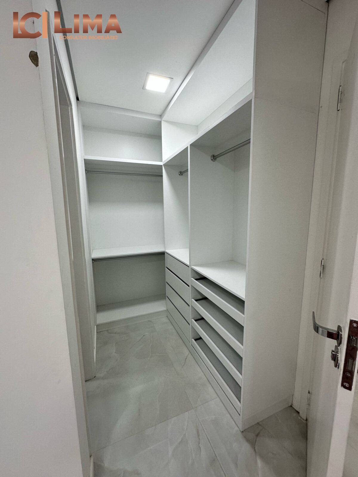Casa à venda com 4 quartos, 339m² - Foto 13